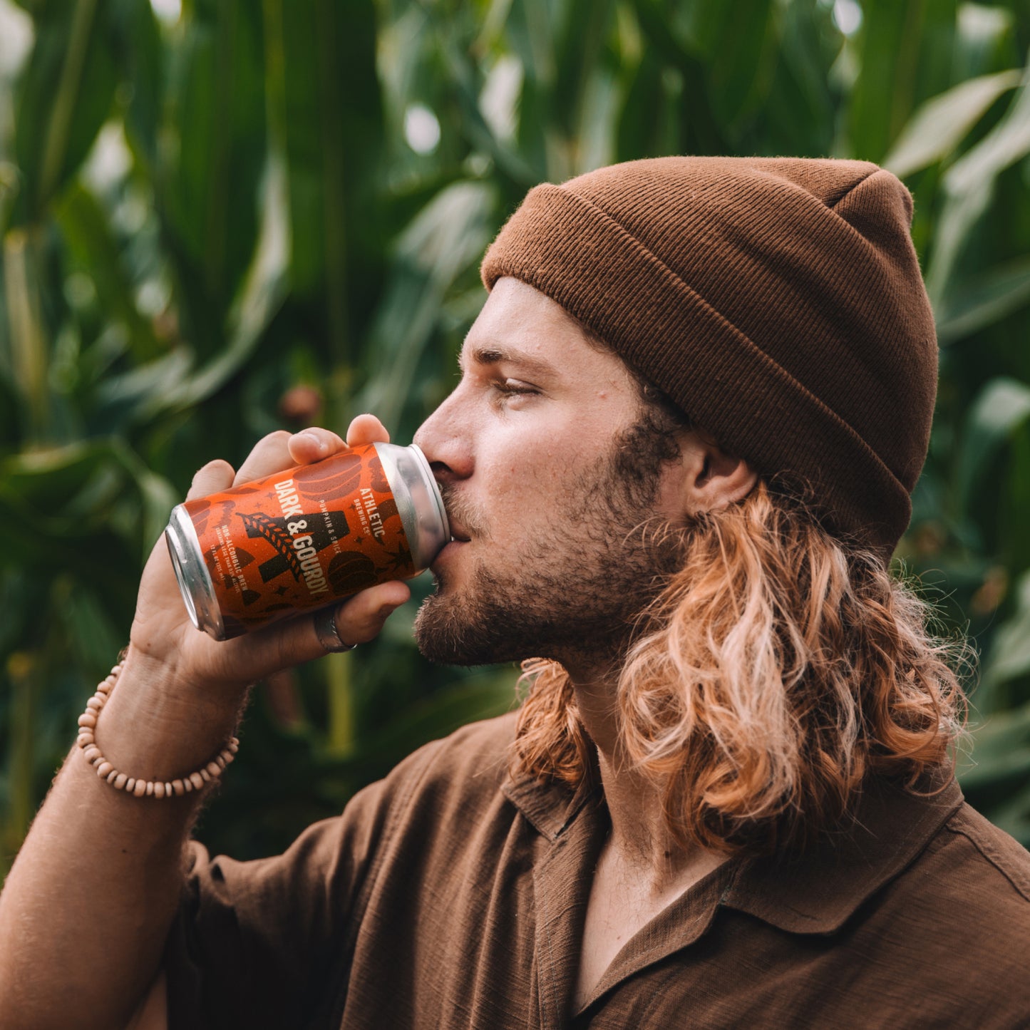 A man drinking a cold Dark&Gourdy